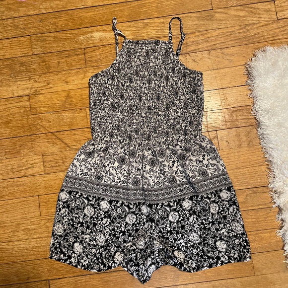 Pants - Patterned black and white romper